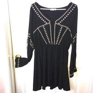 entro Embroidered Bell Sleeve Tunic/Minidress